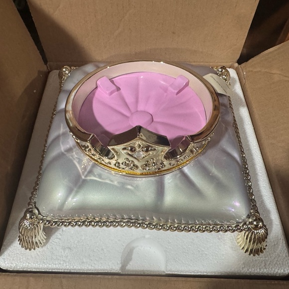 Aurora Gold Crown on Silver Cushion Candle Holder. New in original box. - Picture 4 of 6